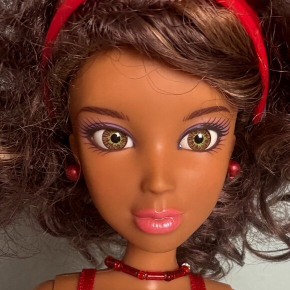 2009 Spin Master Ltd LIV 12" Doll #90625WM7  Articulated  Handmade Jewelry - Picture 2 of 4